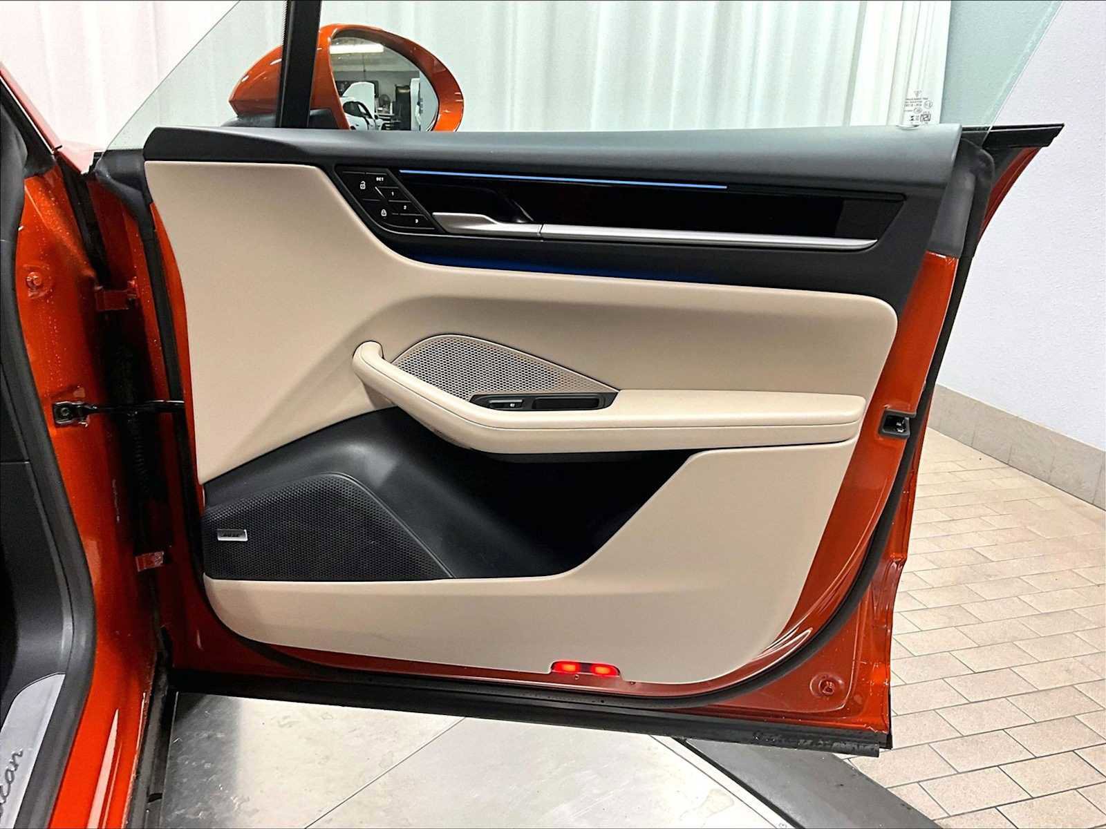 Used 2025 Porsche Macan Electric image 29