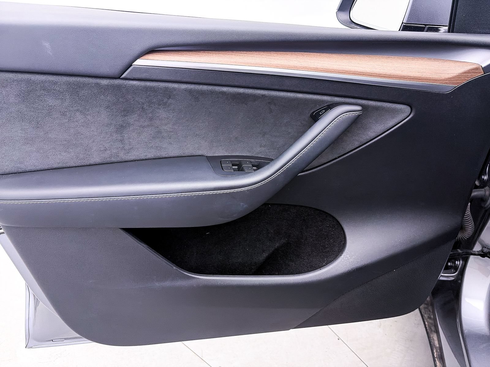 Used 2025 Tesla Model Y Long Range RWD image 16