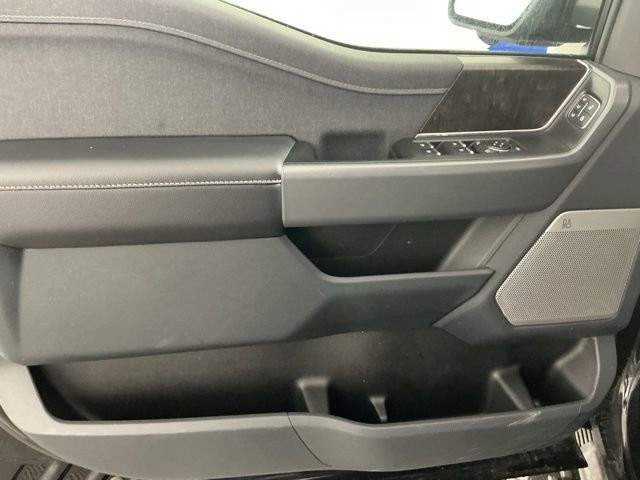 Used 2022 Ford F150 Lightning Lariat image 7