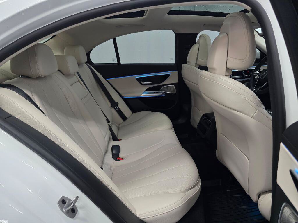 Used 2024 Mercedes-Benz E 350 4MATIC Sedan image 23