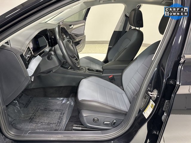 Used 2025 Volkswagen Jetta SE image 12