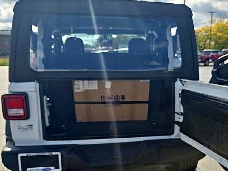 Used 2022 Jeep Wrangler Sport image 30