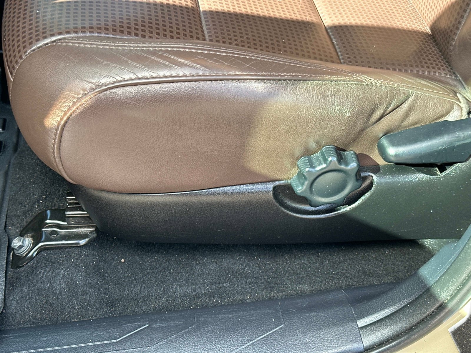 Used 2017 Toyota Tacoma Limited image 17