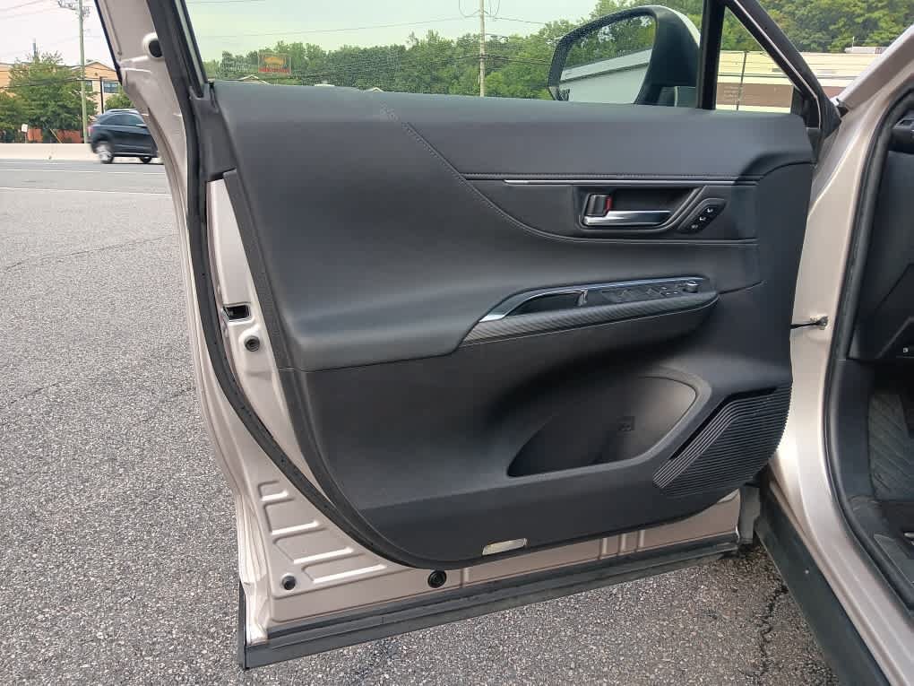 Used 2021 Toyota Venza XLE w/ Softex Package AWD/4WD image 32