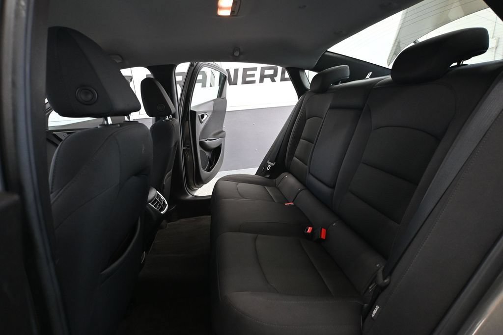 Used 2017 Chevrolet Malibu LT FWD image 38
