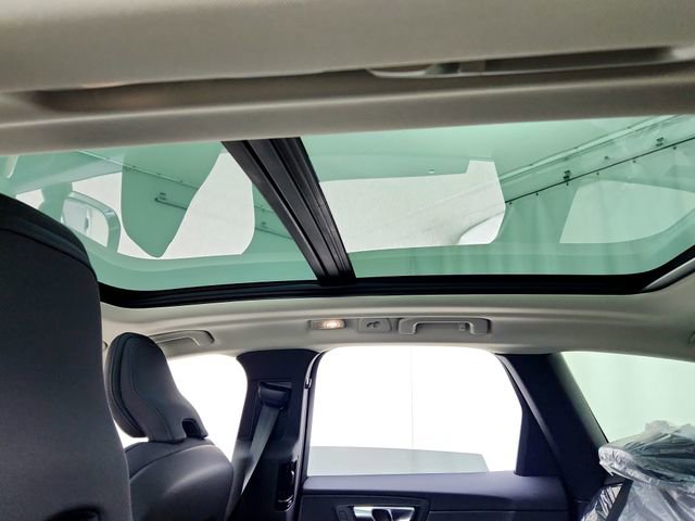 New 2026 Volvo XC60 B5 Plus w/ Climate Package image 18