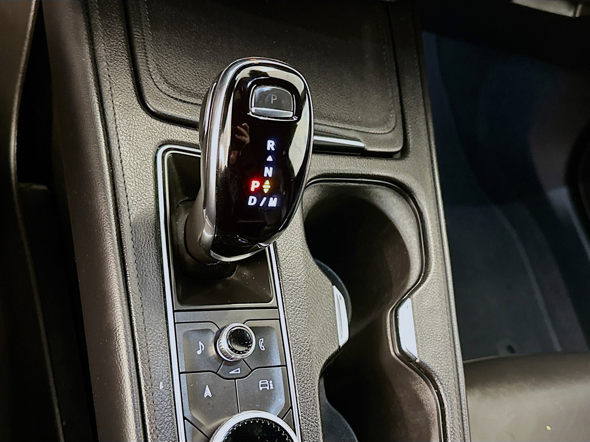 Used 2024 Cadillac XT4 Premium Luxury image 25