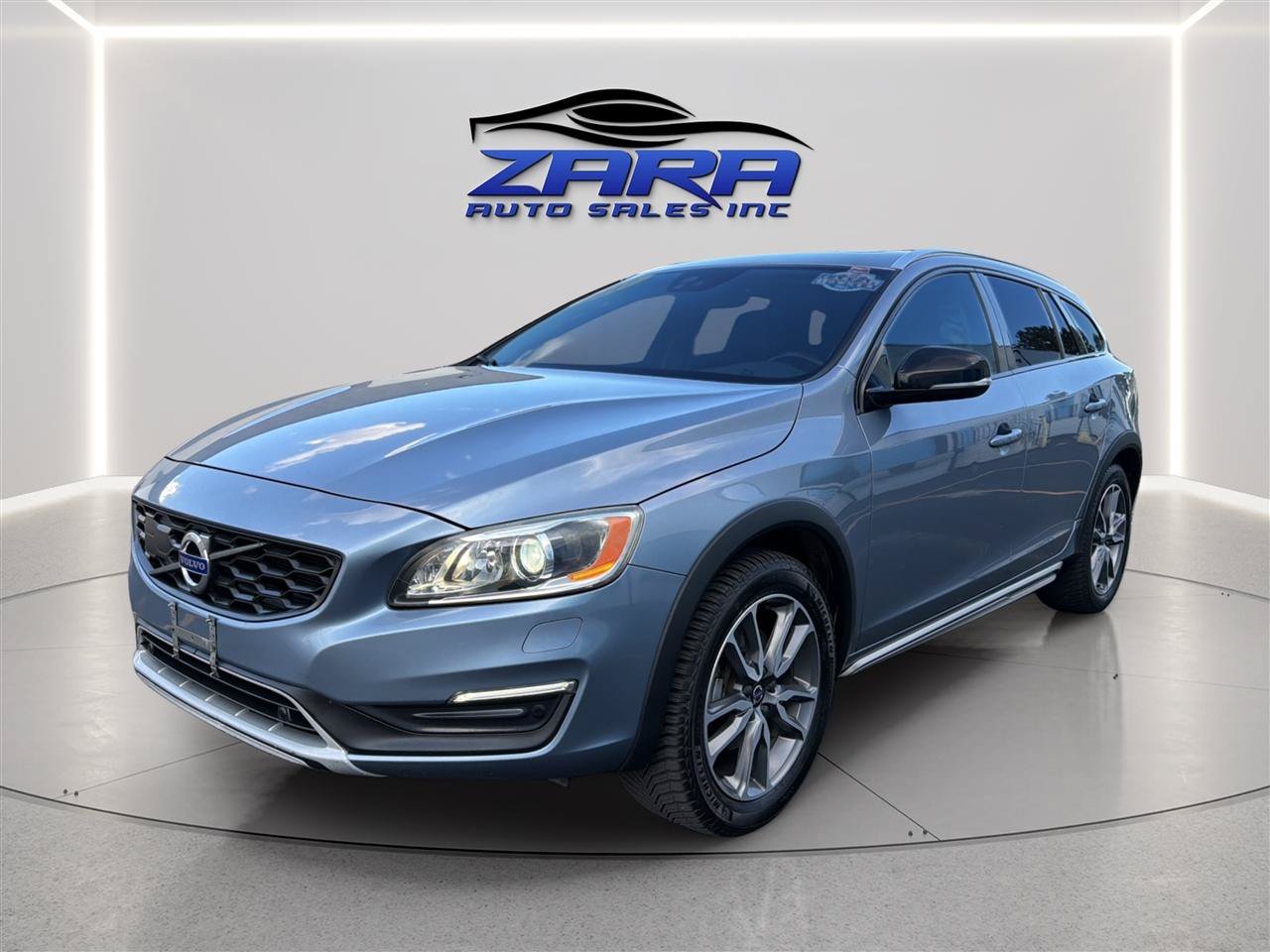 Used 2017 Volvo V60 T5 Cross Country Platinum w/ Climate Package AWD/4WD image 3
