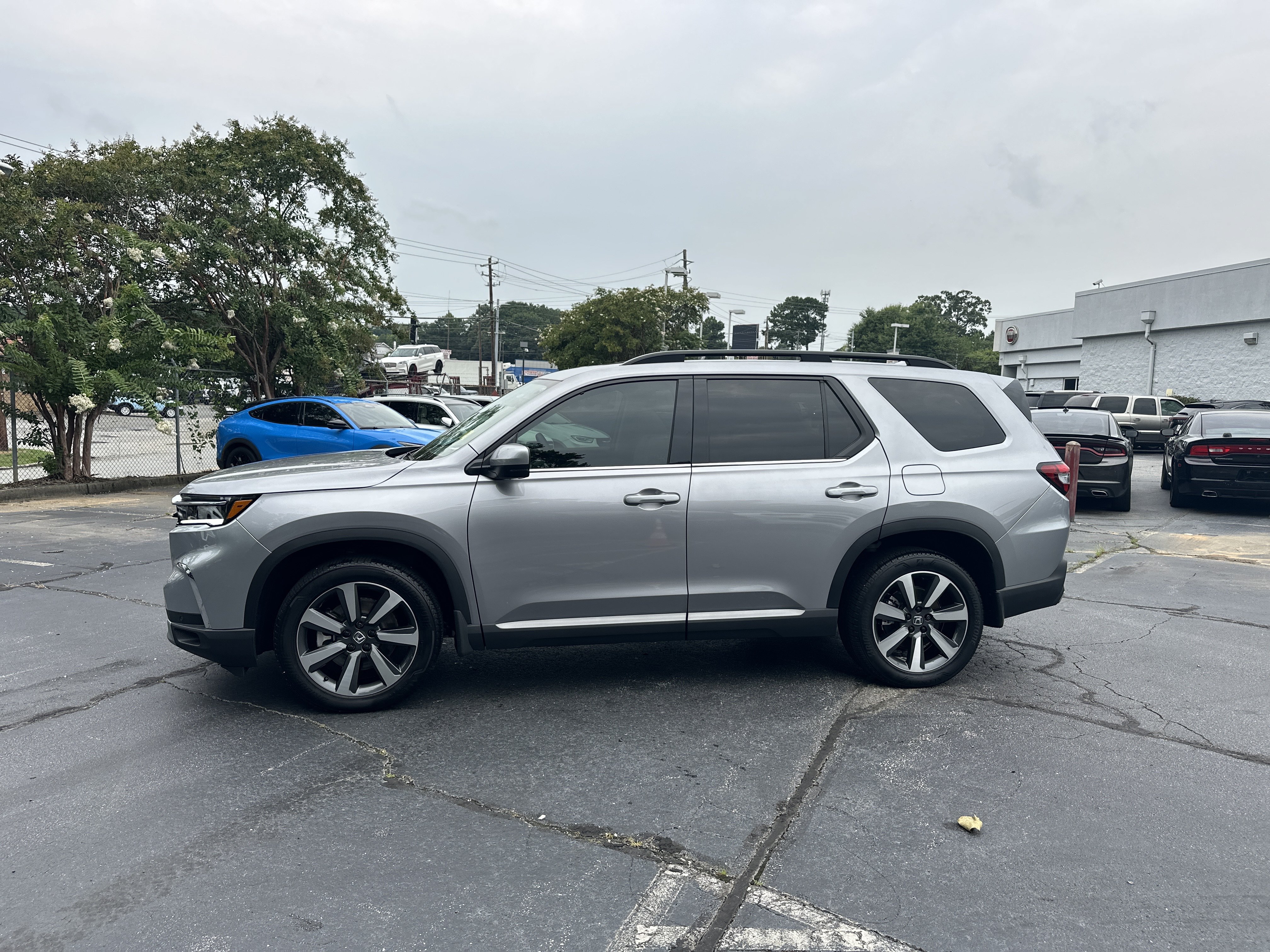 Used 2025 Honda Pilot Touring image 6