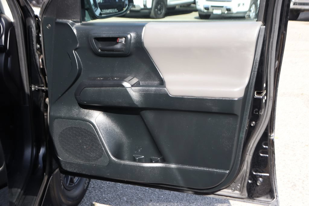 Used 2016 Toyota Tacoma SR w/ SR Convenience Package AWD/4WD image 38