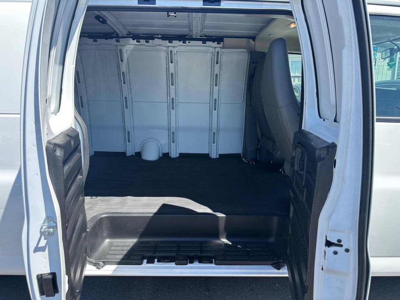 Used 2019 GMC Savana 3500 Extended w/ Driver Convenience Package RWD image 12