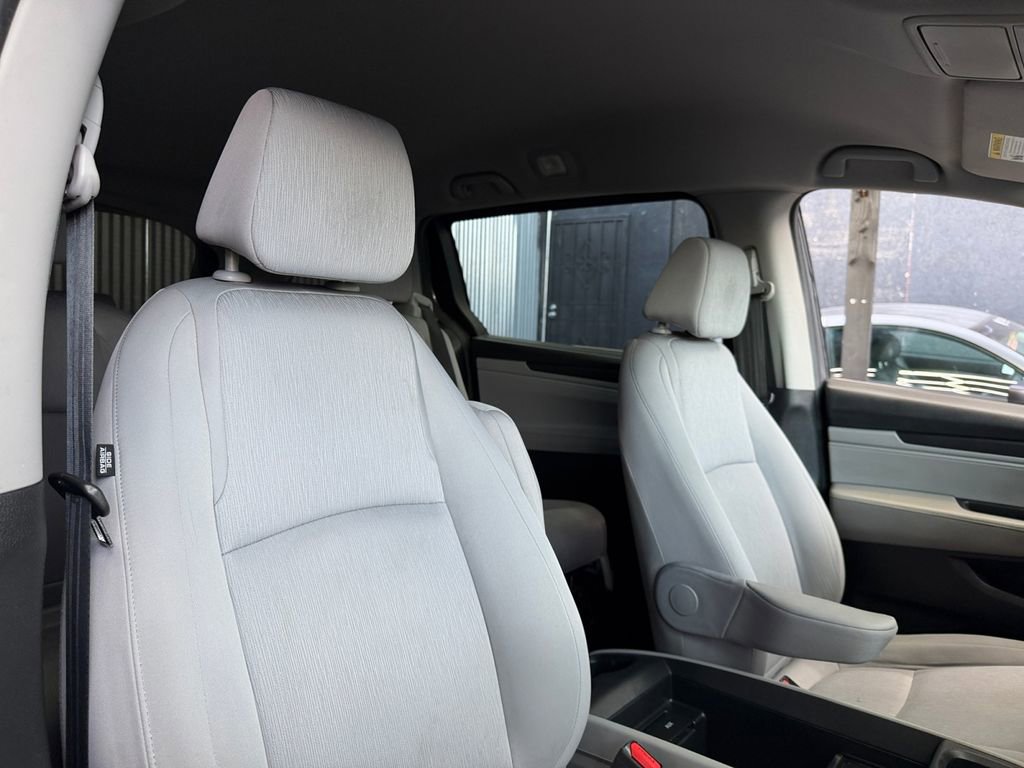 Used 2018 Honda Odyssey LX image 15