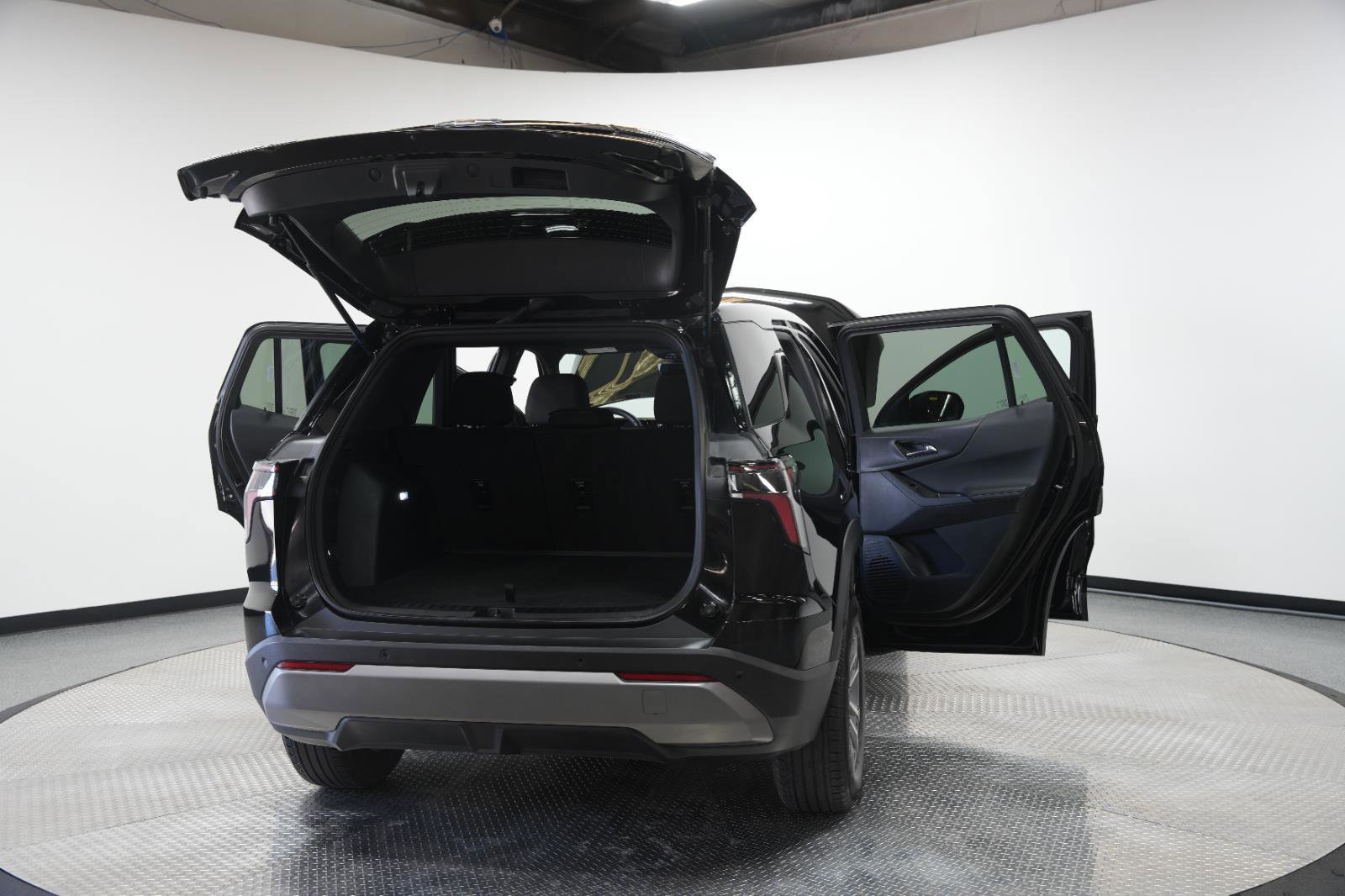 Used 2025 Chevrolet Equinox LT w/ Safety and Technology Package image 12