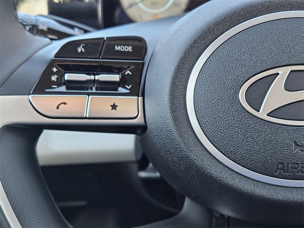 New 2025 Hyundai Elantra Limited image 28