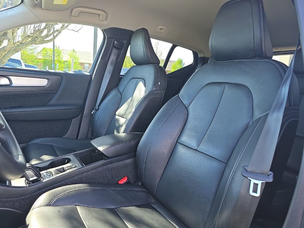 Used 2021 Volvo XC40 T5 Momentum image 15