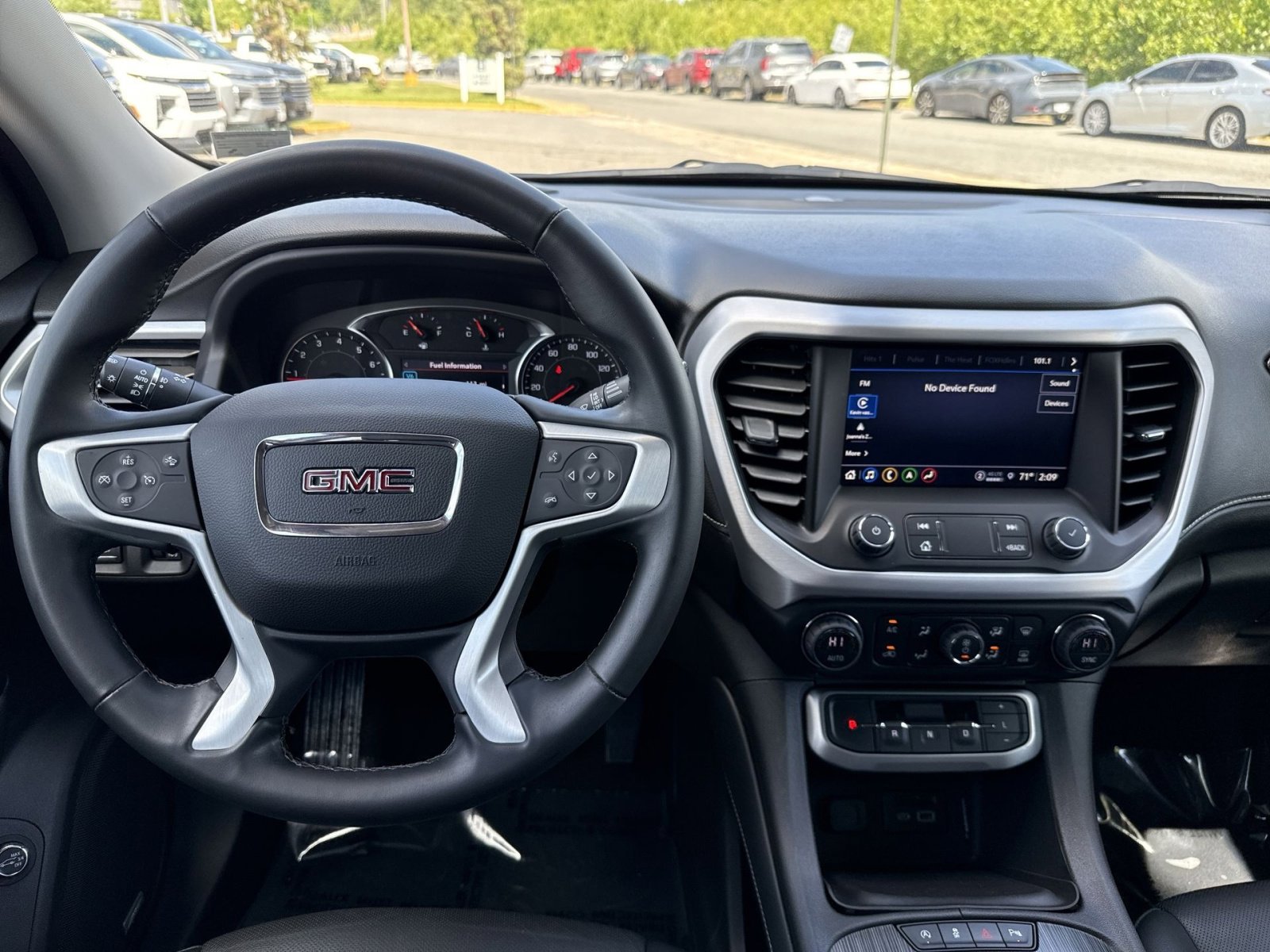 Used 2023 GMC Acadia SLT AWD/4WD image 16