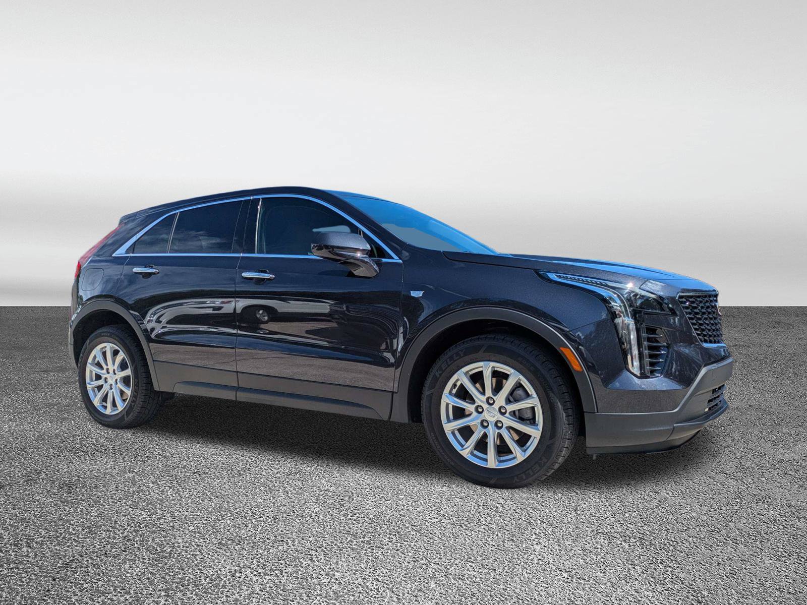 Certified 2023 Cadillac XT4 Luxury FWD image 3