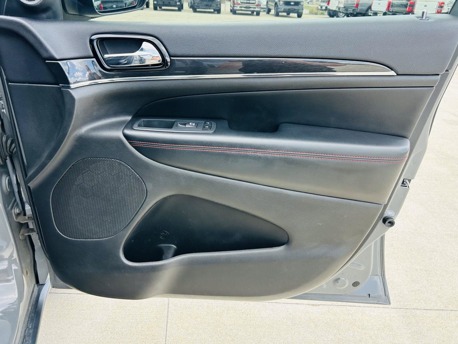 Used 2019 Jeep Grand Cherokee Trailhawk AWD/4WD image 34
