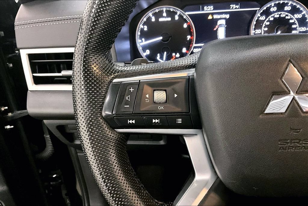Used 2023 Mitsubishi Outlander SE Black Edition AWD/4WD image 11