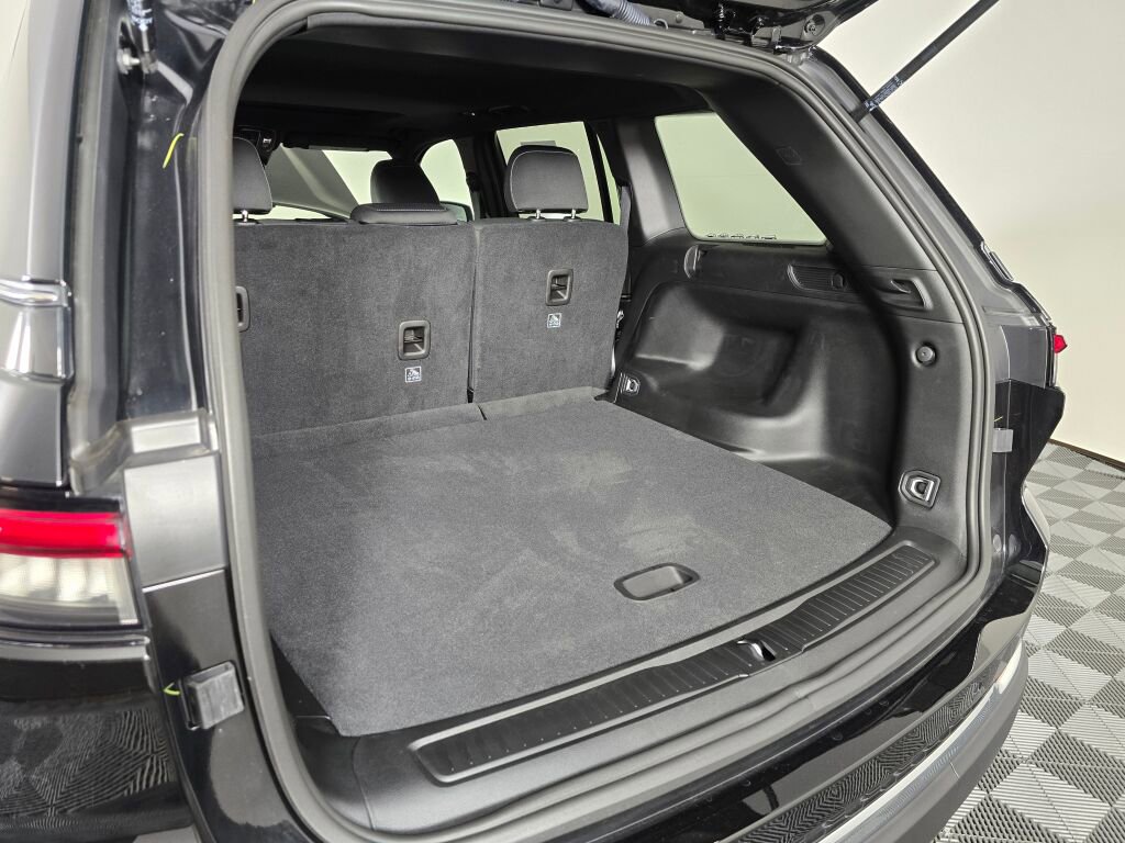 New 2025 Jeep Grand Cherokee Laredo X w/ Trailer Tow Package image 14