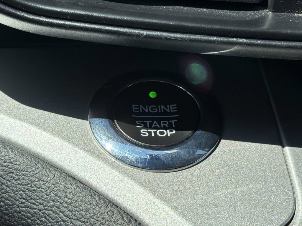 Certified 2021 Ford Explorer XLT RWD image 18