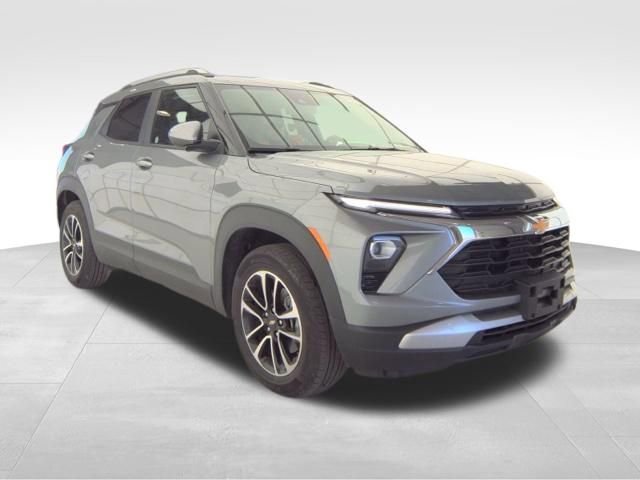 Used 2025 Chevrolet TrailBlazer LT AWD/4WD image 3