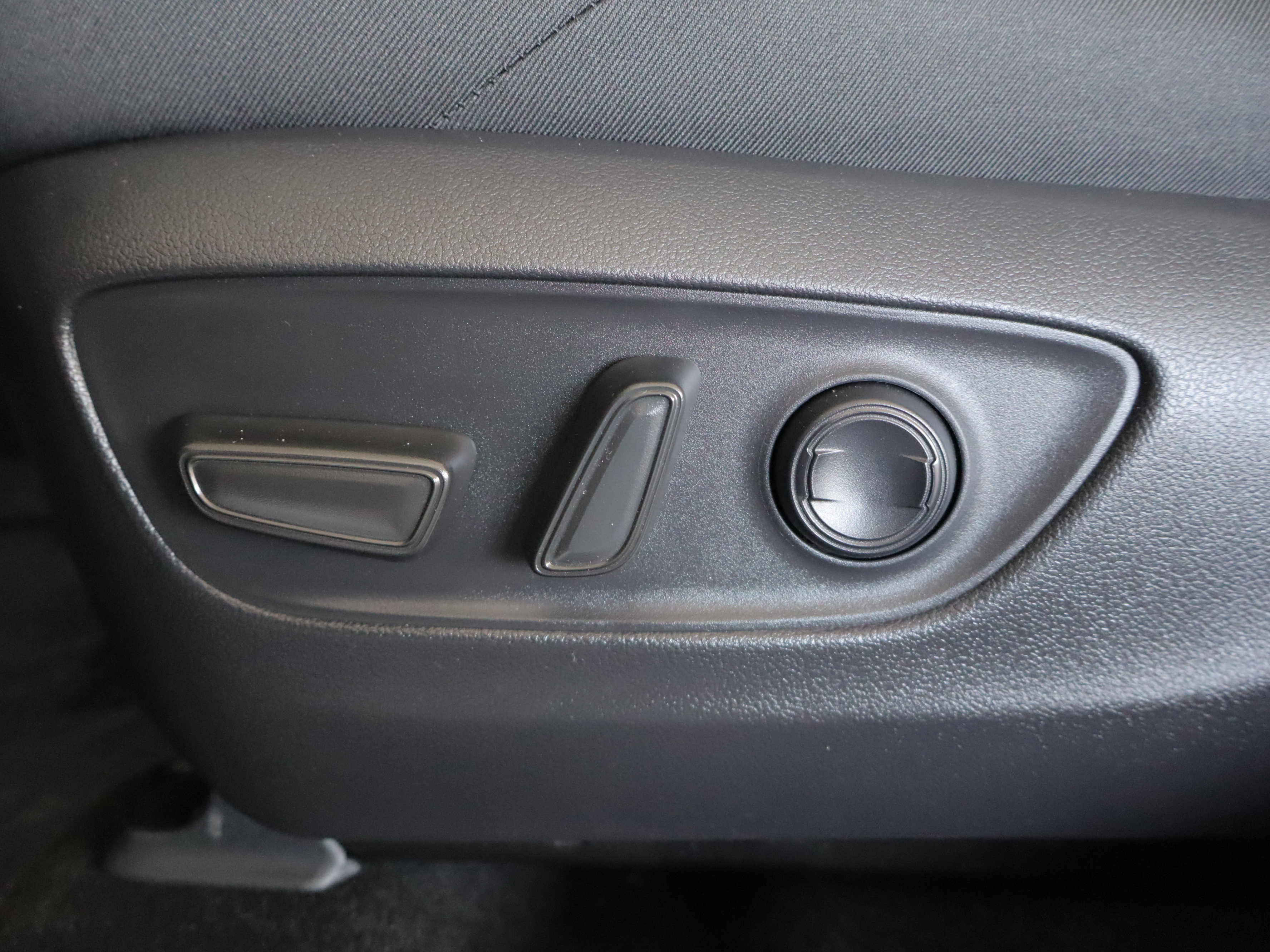 Used 2022 Toyota RAV4 SE image 12