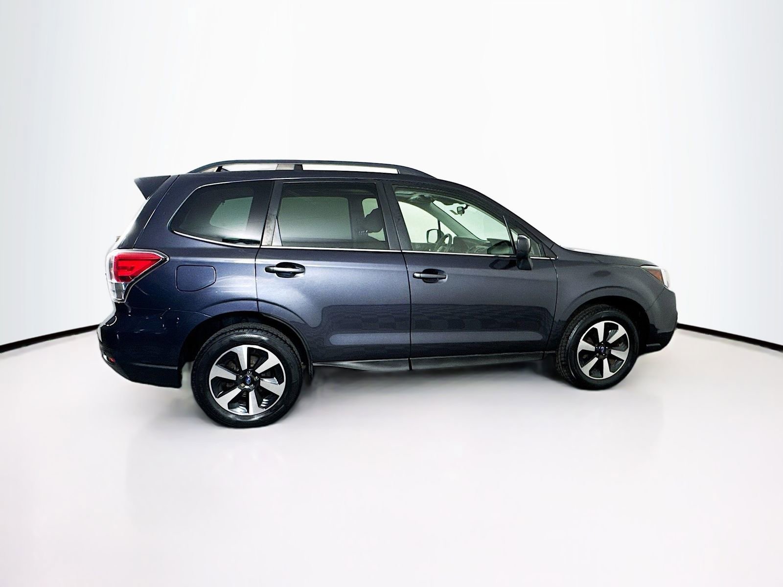 Used 2017 Subaru Forester 2.5i Limited AWD/4WD image 8