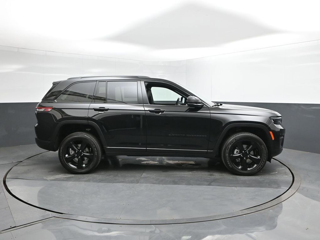 New 2025 Jeep Grand Cherokee Altitude image 26