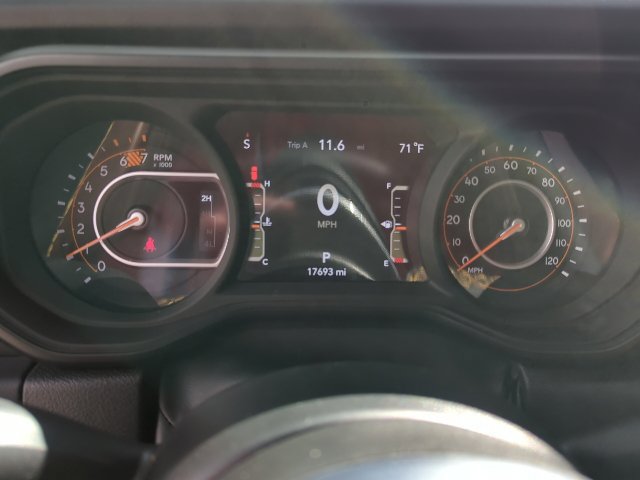 Used 2024 Jeep Wrangler Unlimited Sahara w/ Technology Group AWD/4WD image 10