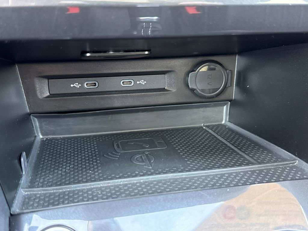 Used 2024 Volkswagen Tiguan SE w/ Panoramic Sunroof Package image 22