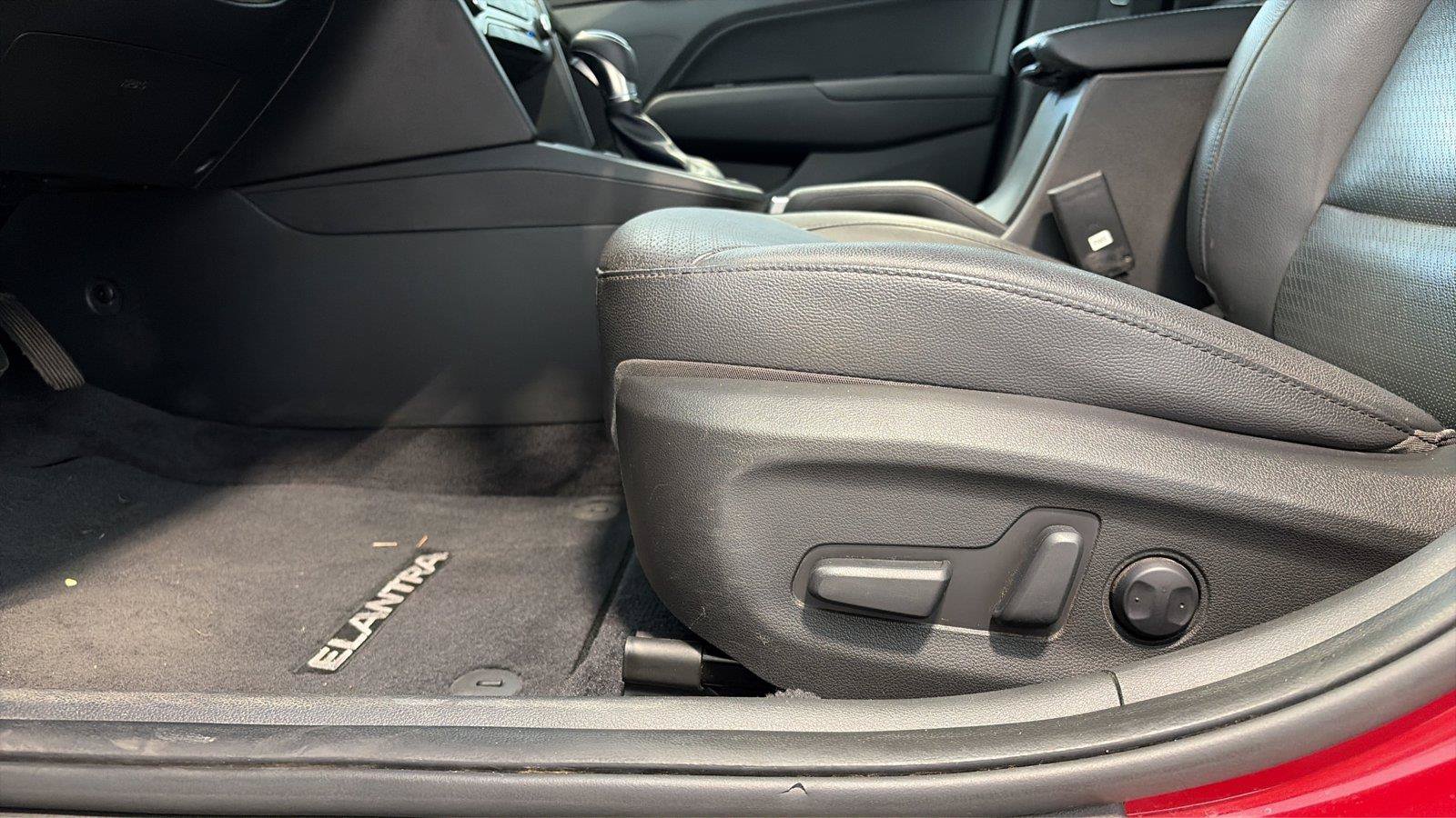 Used 2017 Hyundai Elantra Limited FWD image 23