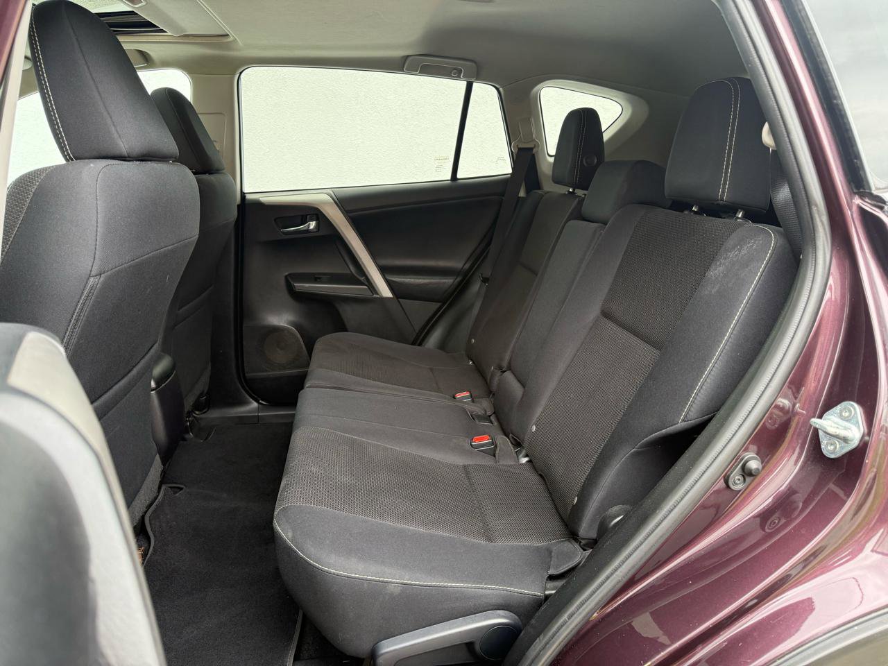 Used 2016 Toyota RAV4 XLE AWD/4WD image 4