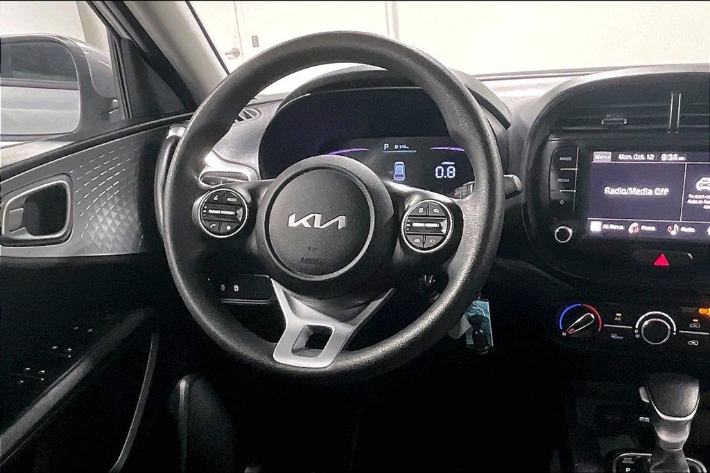 Used 2025 Kia Soul LX w/ LX Technology Package FWD image 6