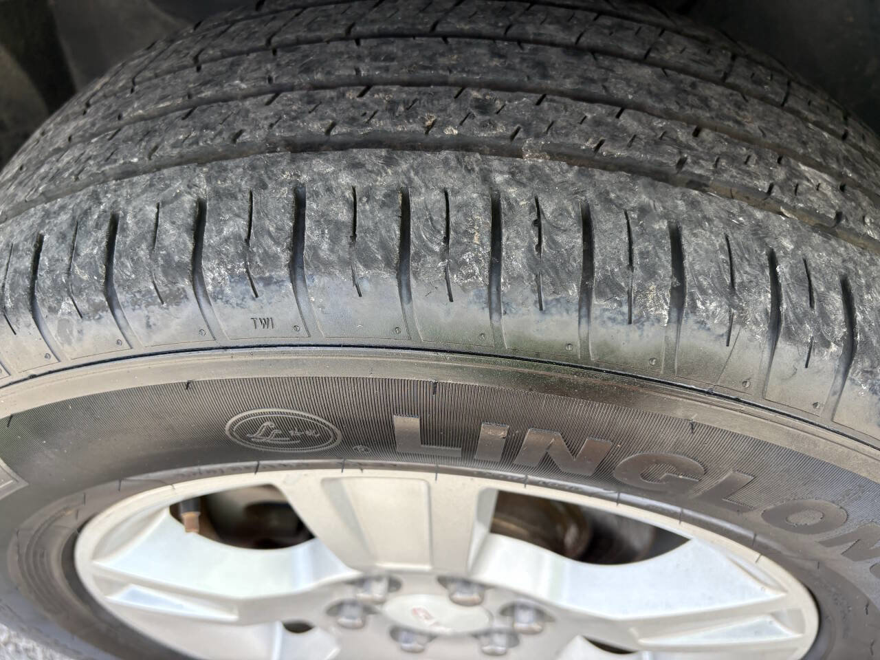 Used 2010 GMC Acadia SLE image 12