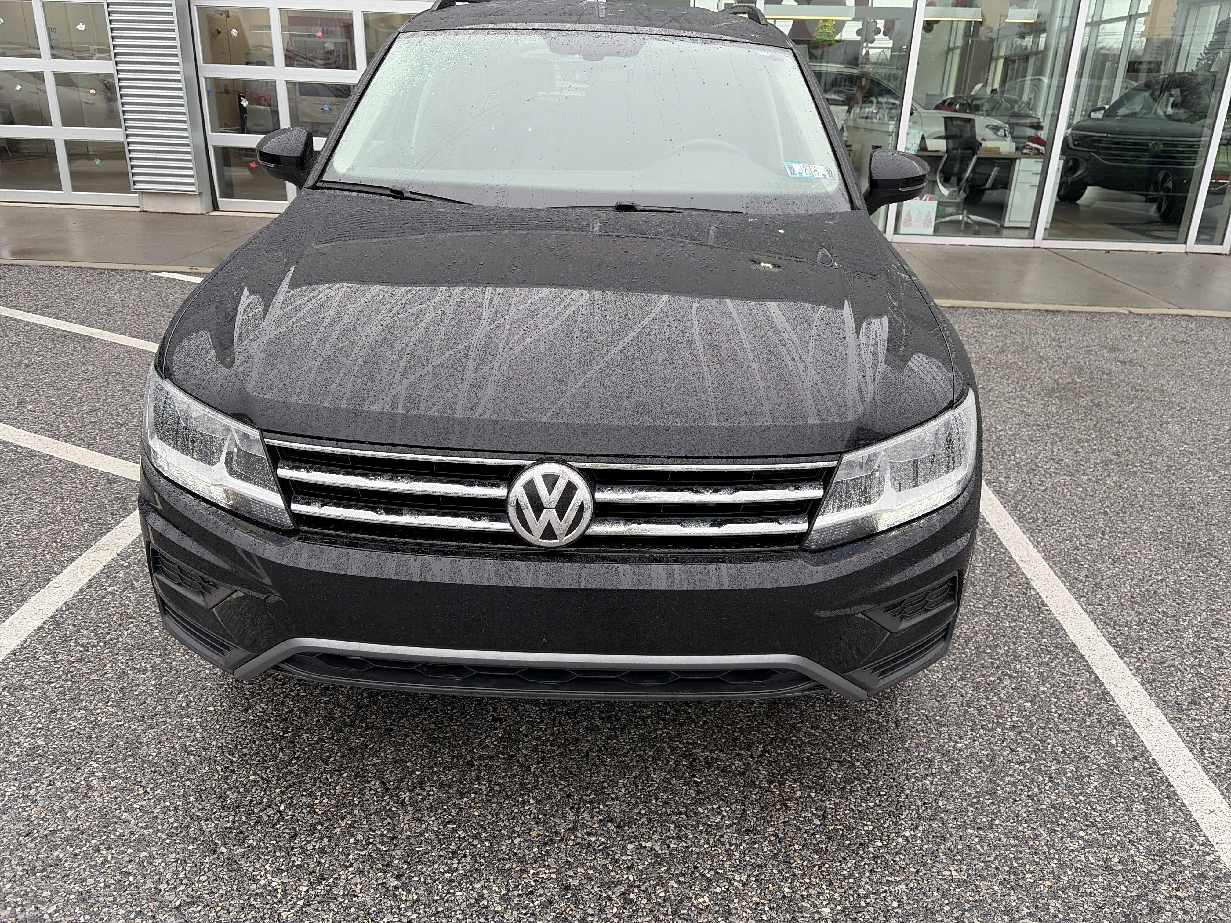 Used 2020 Volkswagen Tiguan SE image 2