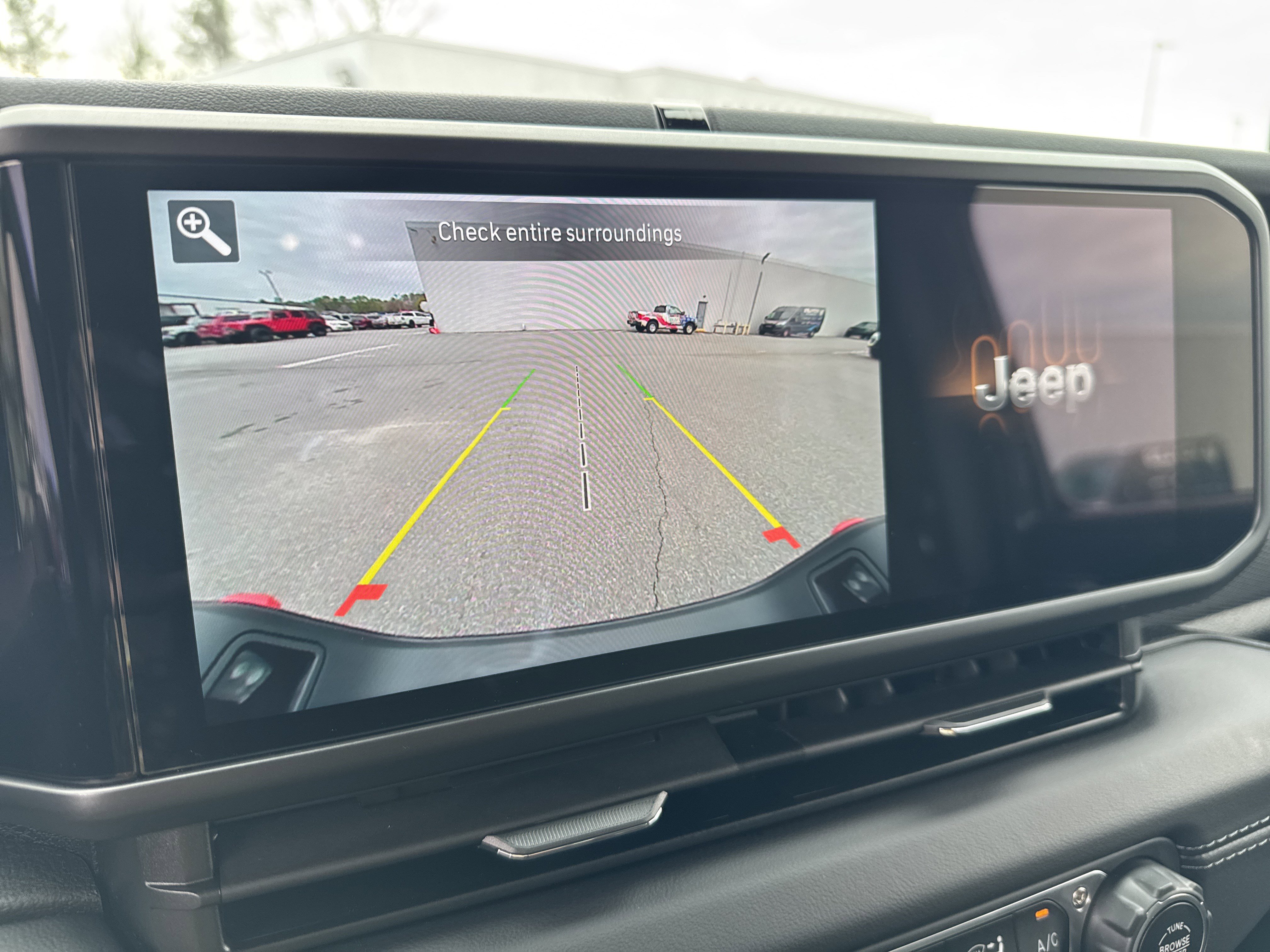 Used 2025 Jeep Gladiator Mojave w/ Convenience Group image 34