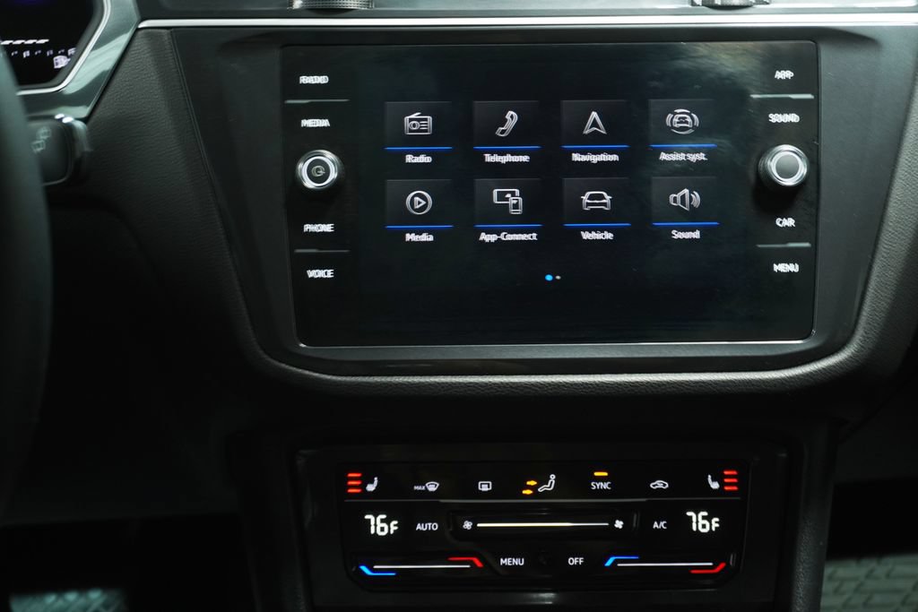 Certified 2024 Volkswagen Tiguan SE AWD/4WD image 16