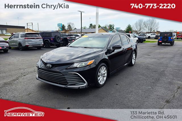 Used 2022 Toyota Camry LE FWD image 3