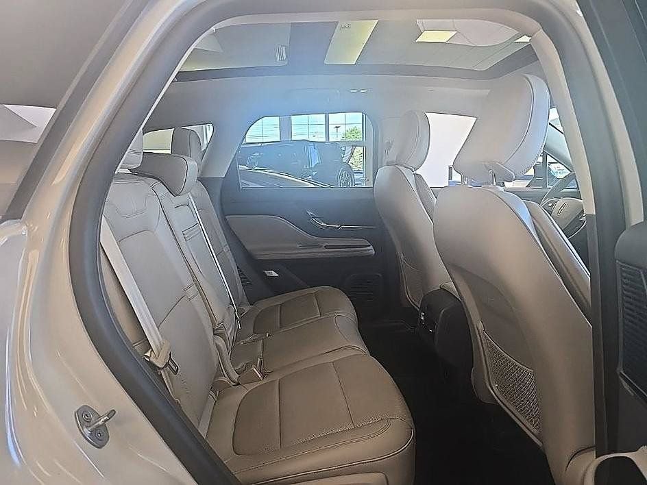 Used 2022 Lincoln Corsair AWD w/ Premium Package image 39