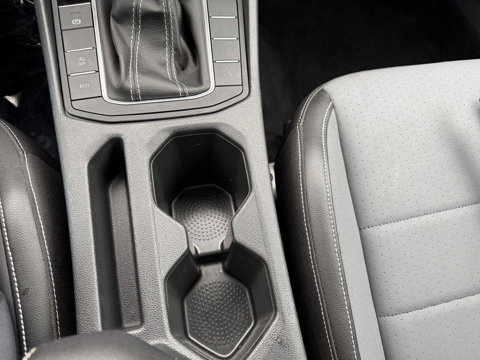 Used 2025 Volkswagen Jetta SE image 40