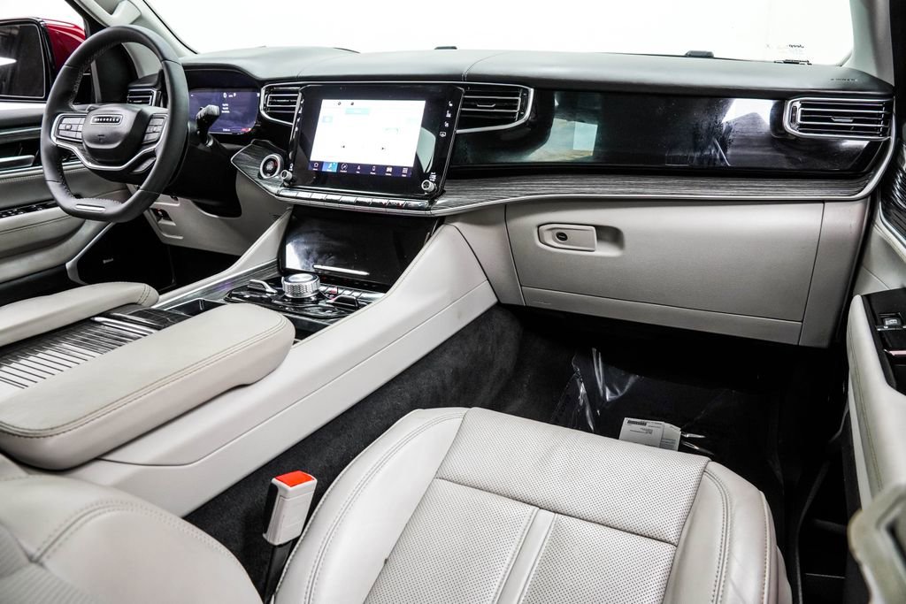Used 2022 Jeep Wagoneer Series III w/ Premium Group I AWD/4WD image 23