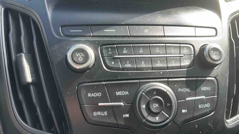 Used 2018 Ford Focus SE FWD image 18