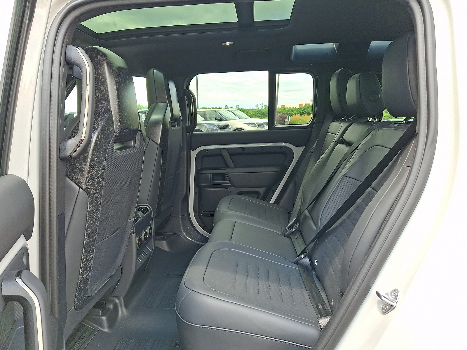 New 2026 Land Rover Defender 110 OCTA AWD/4WD image 8