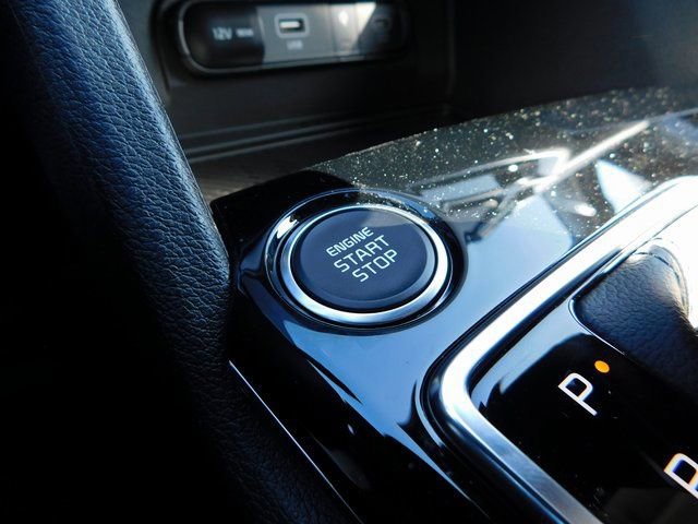 Used 2025 Kia Sportage EX image 21