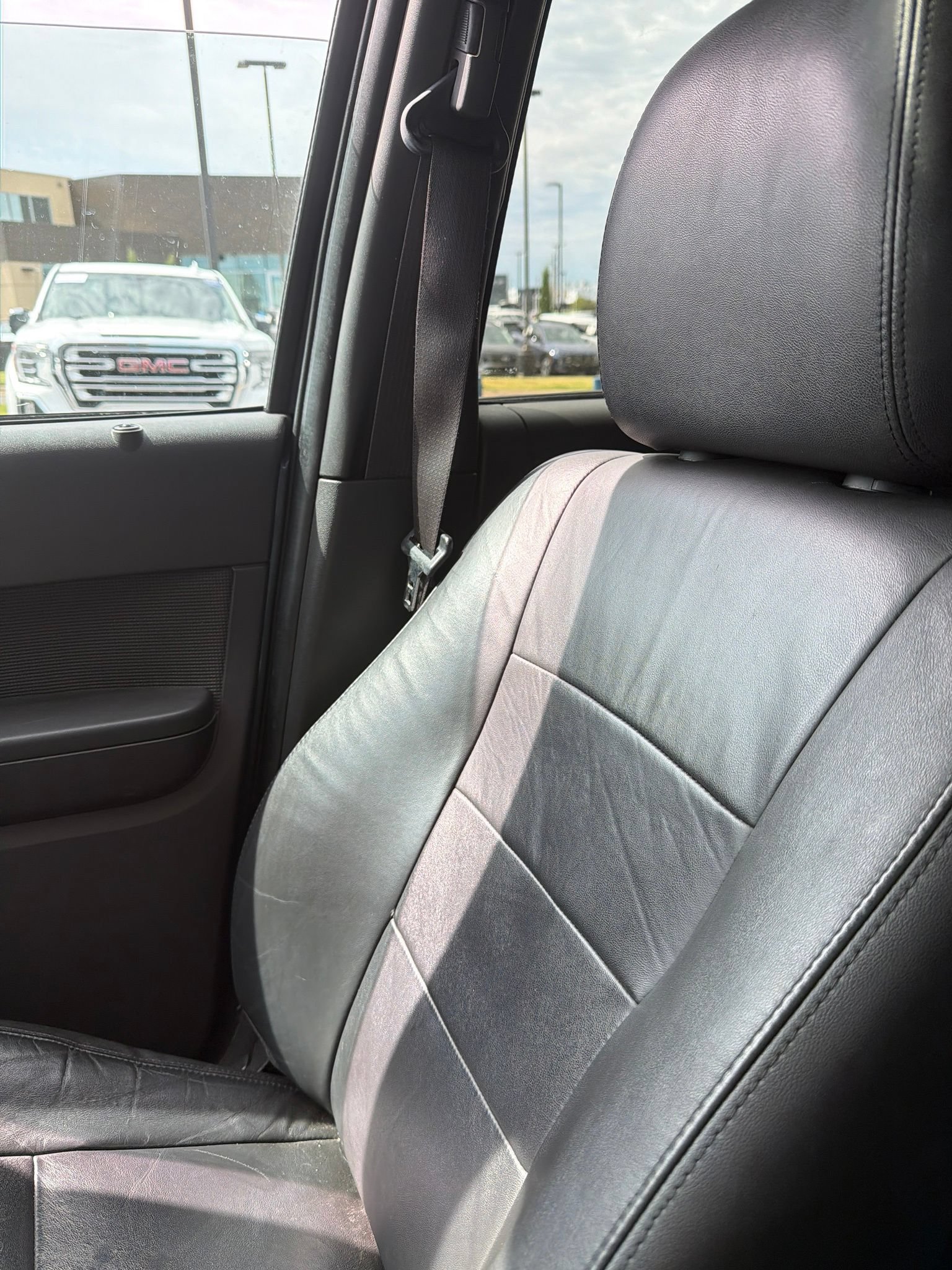Used 2011 Ford Escape Limited w/ 302A Rapid Spec Order Code AWD/4WD image 12