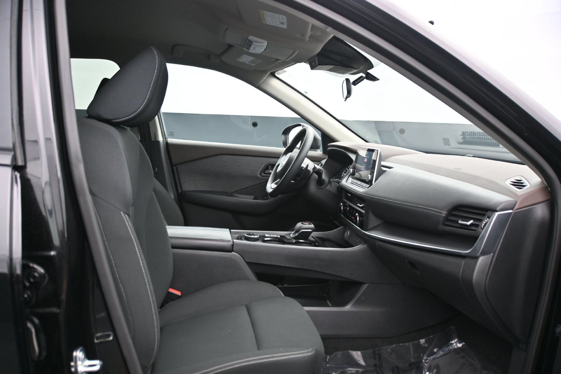 Used 2023 Nissan Rogue S AWD/4WD image 13