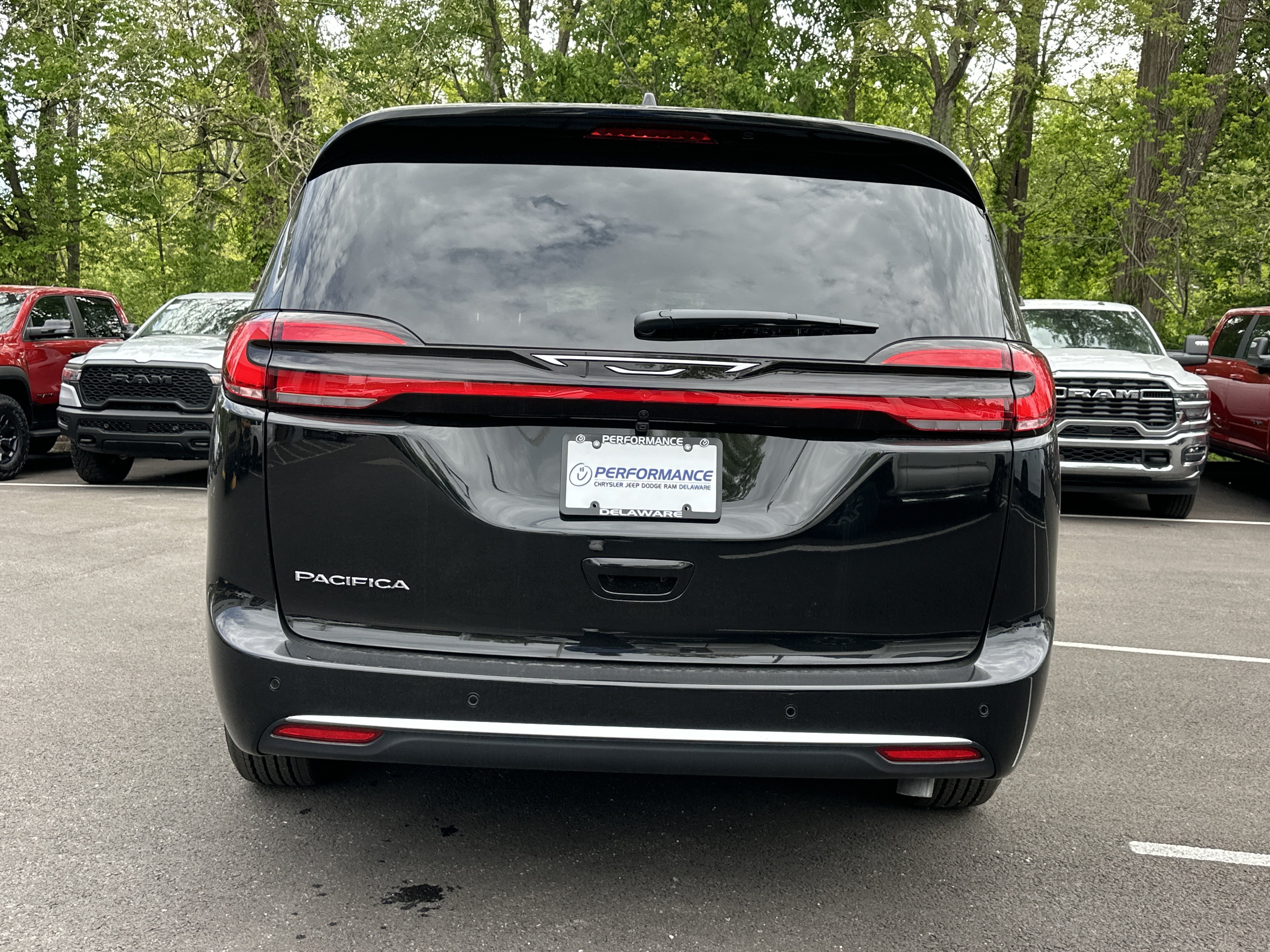 New 2027 Chrysler Pacifica Select FWD image 13