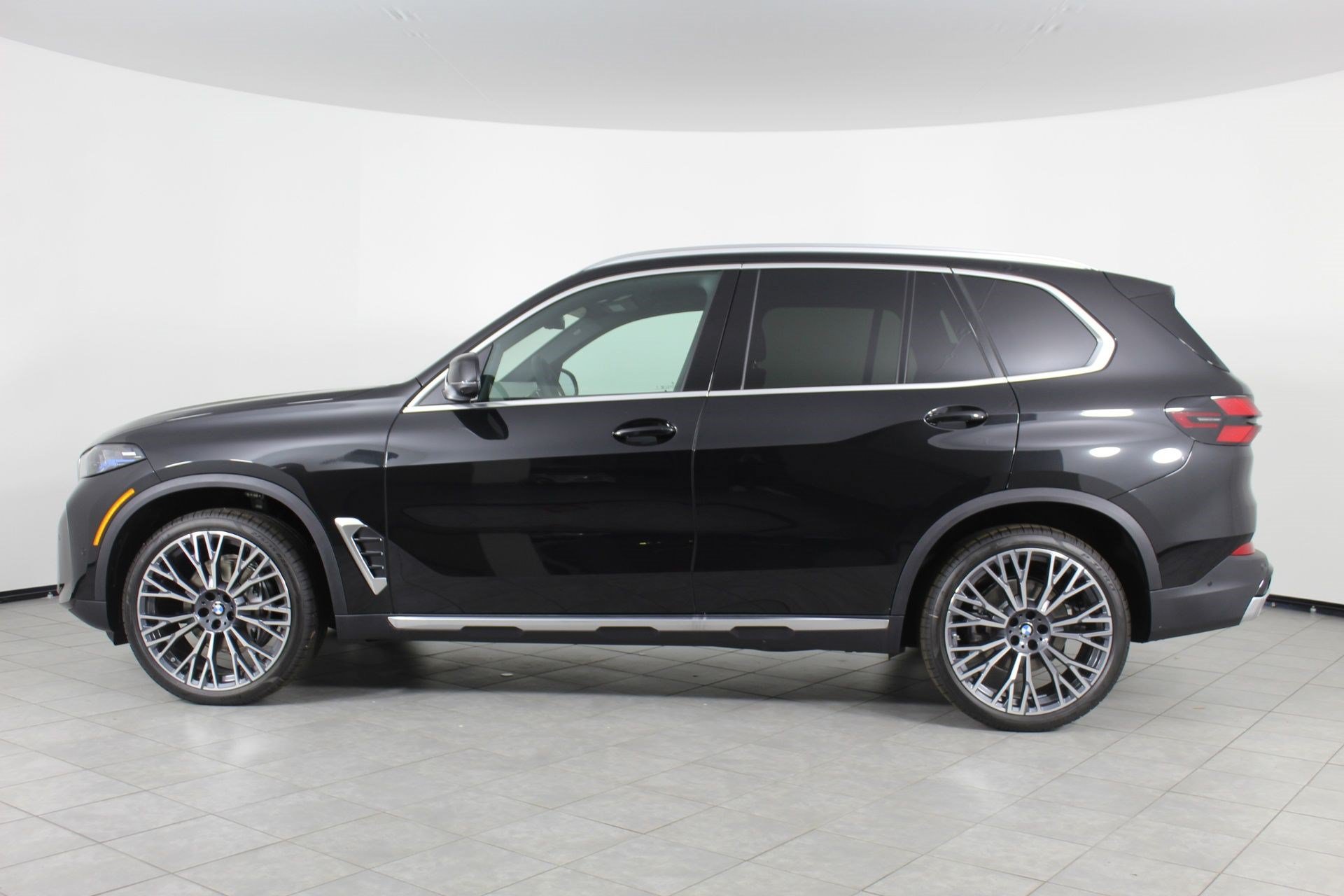 New 2026 BMW X5 xDrive40i w/ Climate Comfort Package AWD/4WD image 2