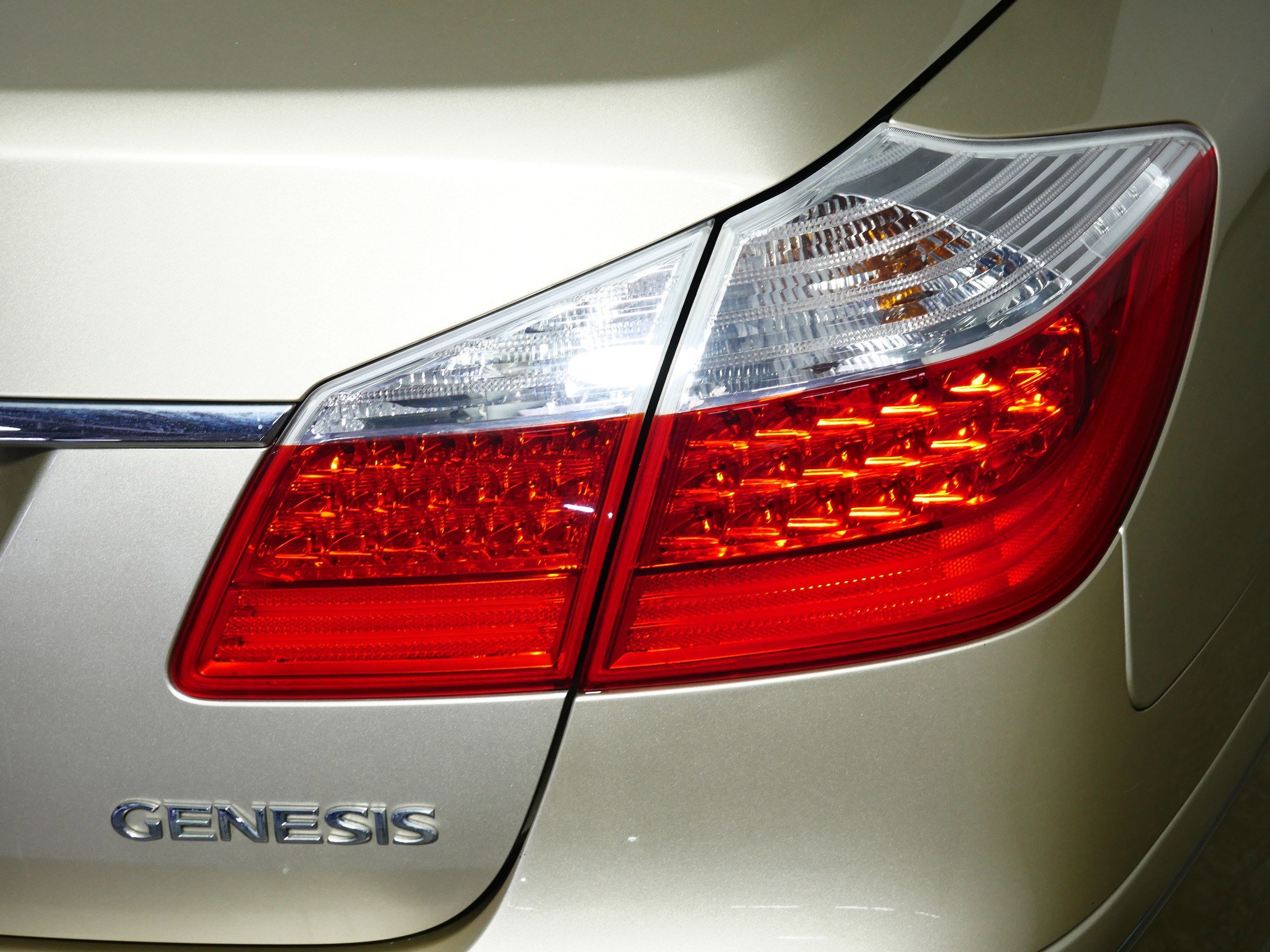 Used 2010 Hyundai Genesis 3.8 RWD image 17